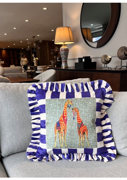 Zürafa Desenli Mavi Kadife Kırlent Kılıfı - Hope Serisi Özel Tasarım Fırfırlı