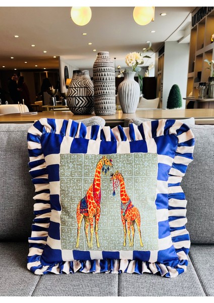 Zürafa Desenli Mavi Kadife Kırlent Kılıfı - Hope Serisi Özel Tasarım Fırfırlı fiyatları
