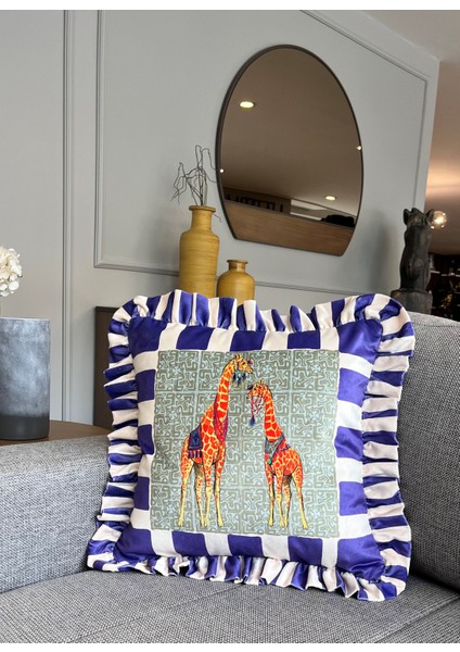 Zürafa Desenli Mavi Kadife Kırlent Kılıfı - Hope Serisi Özel Tasarım Fırfırlı modelleri