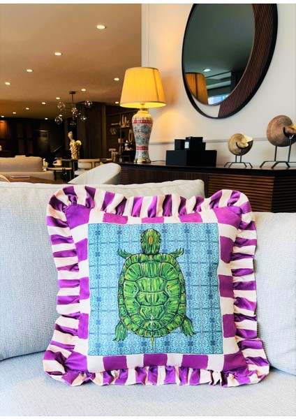 Caretta Caretta Desenli Mor Kadife Kırlent Kılıfı - Hope Serisi Özel Tasarım Fırfırlı
