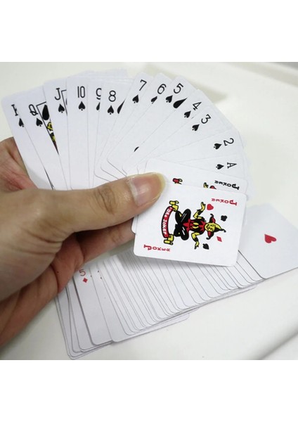 Beyaz Stil Portable Mini Playing Cards Small Poker Interesting Playing Card Board Game Outside Outdoor Travel Mze Pokers 5.5*4cm (Yurt Dışından) fırsatları
