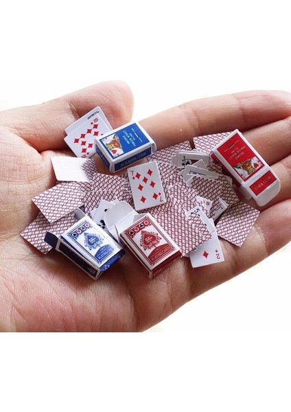 1 Takım 1:12 Sevimli Minyatür Dollhouse Sevimli Mini Poker Iskambil Kartları Tarzı Rastgele Mini Sevimli Poker Dollhouse Dıy Sahne Modeli (Yurt Dışından)