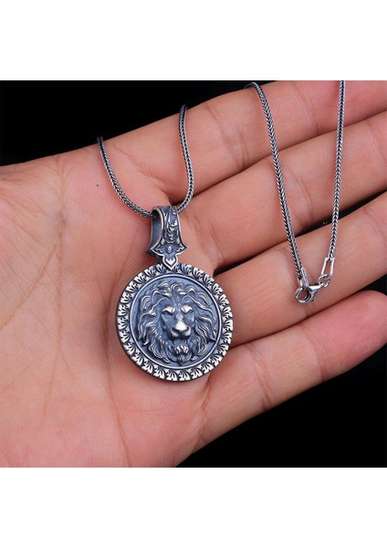 925 Ayar Kabartma Aslan Motifli Kalem Işleme Kodel Kolye