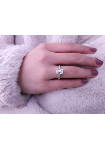 Pırlanta ve Beyaz Topaz Venüs Jasmine Yüzük 0447R0072 fırsatları