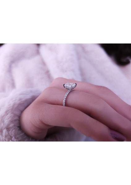 Pırlanta ve Beyaz Topaz Venüs Jasmine Yüzük 0447R0072 indirimleri