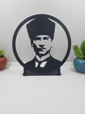 Gowpenart Dizayn Atatürk Yuvarlak Çerçeveli Masaüstü Metal Büst -Ev / Ofis Dekoru- Hediye Biblo -18 x 18 cm