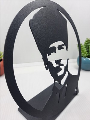 Gowpenart Dizayn Atatürk Yuvarlak Çerçeveli Masaüstü Metal Büst -Ev / Ofis Dekoru- Hediye Biblo -18 x 18 cm