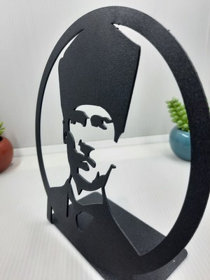 Gowpenart Dizayn Atatürk Yuvarlak Çerçeveli Masaüstü Metal Büst -Ev / Ofis Dekoru- Hediye Biblo -18 x 18 cm