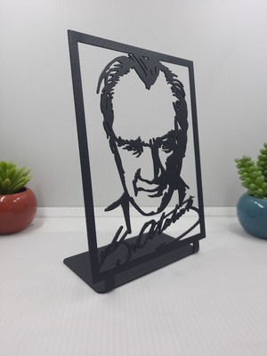 Gowpenart Dizayn Atatürk Çerçeveli Masaüstü Metal Büst - Ev / Ofis Dekoru - Hediye Biblo - 18 x 13 cm