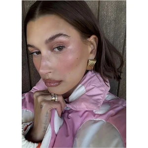 Hailey Kanat Gold Küpe