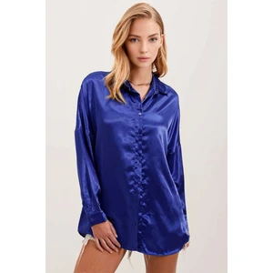 Kadın Canlı Mavi Oversize Dökümlü Saten Yüzeyli Gömlek HZL23S-BD139851