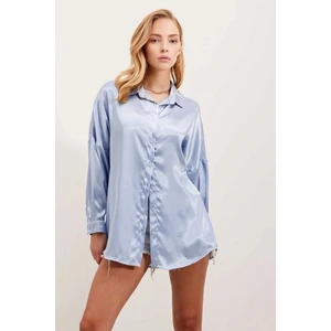 Kadın Buz Mavi Oversize Dökümlü Saten Yüzeyli Gömlek HZL23S-BD139851
