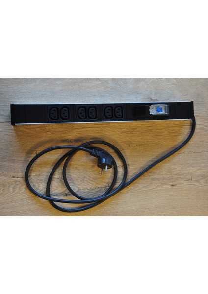 OEM 19’’ 1u Pdu 6x IEC320 C13 Socket 1X16A Cırcuıt Breaker