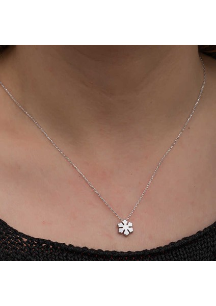 Gümüş Minimal Kar Tanesi Kadın Kolye fırsatları
