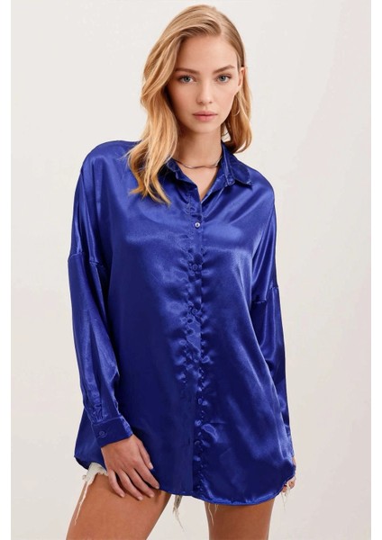 Kadın Canlı Mavi Oversize Dökümlü Saten Yüzeyli Gömlek HZL23S-BD139851