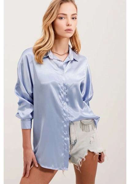 Kadın Buz Mavi Oversize Dökümlü Saten Yüzeyli Gömlek HZL23S-BD139851 modelleri