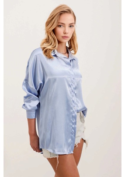 Kadın Buz Mavi Oversize Dökümlü Saten Yüzeyli Gömlek HZL23S-BD139851 fırsatları