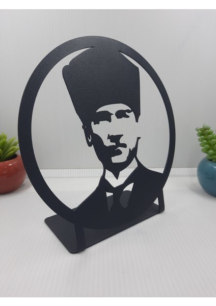 Atatürk Yuvarlak Çerçeveli Masaüstü Metal Büst -Ev / Ofis Dekoru- Hediye Biblo -18 x 18 cm