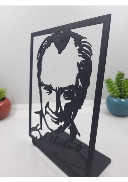 Atatürk Çerçeveli Masaüstü Metal Büst - Ev / Ofis Dekoru - Hediye Biblo - 18 x 13 cm