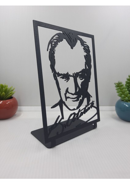 Atatürk Çerçeveli Masaüstü Metal Büst - Ev / Ofis Dekoru - Hediye Biblo - 18 x 13 cm