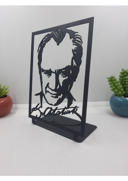 Atatürk Çerçeveli Masaüstü Metal Büst - Ev / Ofis Dekoru - Hediye Biblo - 18 x 13 cm