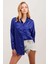 Kadın Canlı Mavi Oversize Dökümlü Saten Yüzeyli Gömlek HZL23S-BD139851 3