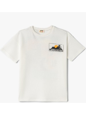 Koton Tişört Arkası Baskılı Kısa Kollu Dokulu Bisiklet Yaka Pamuklu