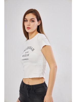 Sassys Mode Kadın Yazılı Beyaz Crop Tshirt