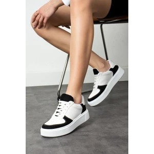 Siyah Beyaz Düz Hafif Dikişli Taban Bağcıklı Günlük  Iç Taban Kadın Sneaker
