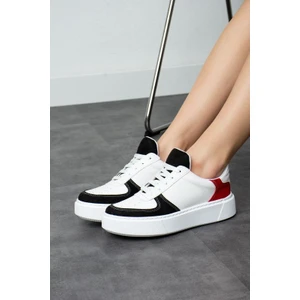 Siyah Kırmızı Düz Hafif Dikişli Taban Bağcıklı Günlük  Iç Taban Kadın Sneaker