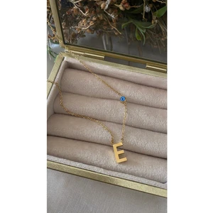 Aycha Aksesuar Çelik E Harfli Minimal Nazar Boncuklu Çelik Kısa Harf Kolye