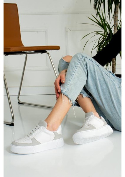 Gri Beyaz Düz Hafif Dikişli Taban Bağcıklı Günlük Iç Taban Kadın Sneaker modelleri