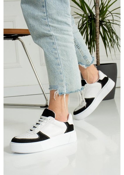 Siyah Beyaz Düz Hafif Dikişli Taban Bağcıklı Günlük Iç Taban Kadın Sneaker