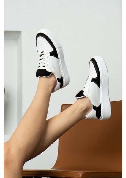 Siyah Beyaz Düz Hafif Dikişli Taban Bağcıklı Günlük Iç Taban Kadın Sneaker