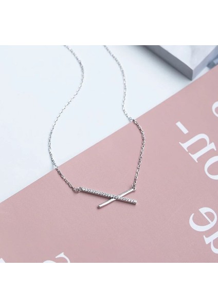 925 Ayar Gümüş Zirkon Taşlı Geometrik Çapraz Kolye