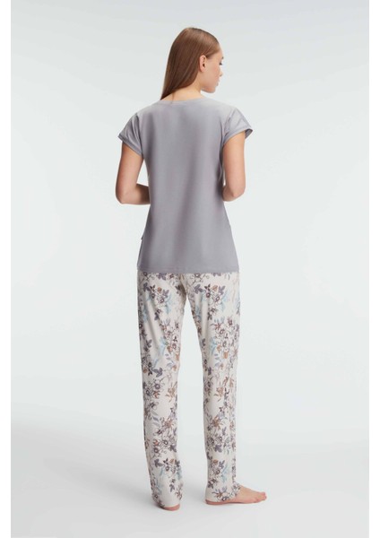 9870 Ev Giyimi Kısa Kol V Yaka Kadın Bamboo Çiçek Desenli Yazlık Örme Normal Bel Pijama Takımı modelleri