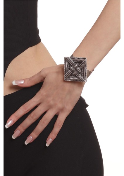 Kadın Antik Gümüş Kaplama Ayarlanabilir Açık Bant Örgü Dokulu Geometrik Figürlü Bileklik fiyatları
