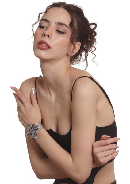 Kadın Antik Gümüş Kaplama Ayarlanabilir Açık Bant Örgü Dokulu Geometrik Figürlü Bileklik fırsatları