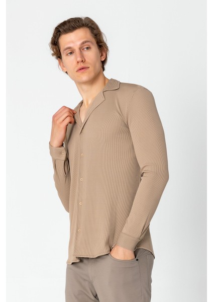 Erkek Regular Fit Rahat Giyim Apaş Yaka Yırtmaçlı Gömlek indirimleri