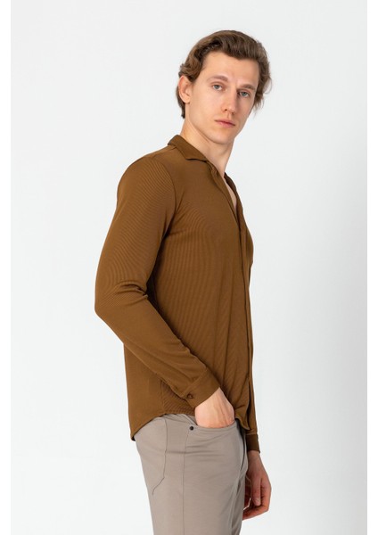 Erkek Regular Fit Rahat Giyim Apaş Yaka Yırtmaçlı Gömlek fırsatları