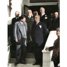 Tablosan Atatürk Merdivenlerde Sohbet Ederken Kanvas Tablo