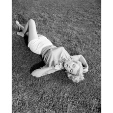 Tablosan Marliyn Monroe Yerde Uzanırken Kanvas Tablo