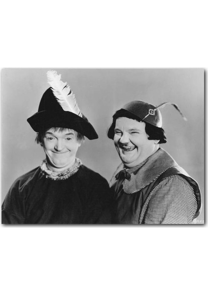 Ahşap Tablo Stan Laurel ve Oliver Hardy Kostümlü