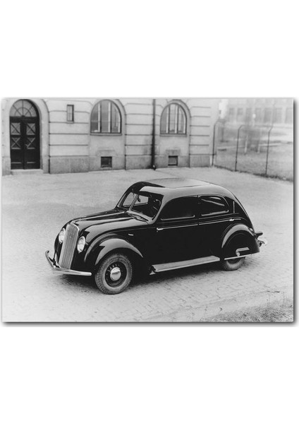 Ahşap Tablo Volvo PV36 Carioca Bina Önünde Park