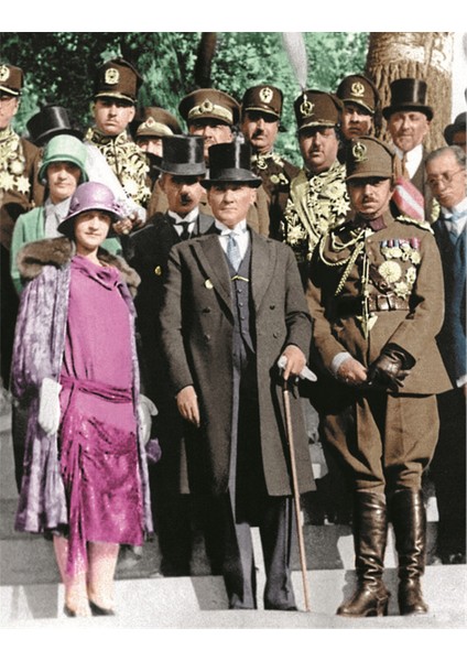 Atatürk ve Latife Hanım Subaylarla Kanvas Tablo