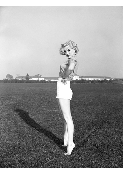 Marliyn Monroe Beyaz Şortuyla Çekilmiş Kanvas Tablo