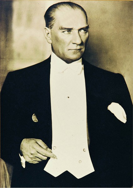 Atatürk Smokinli Kanvas Tablo