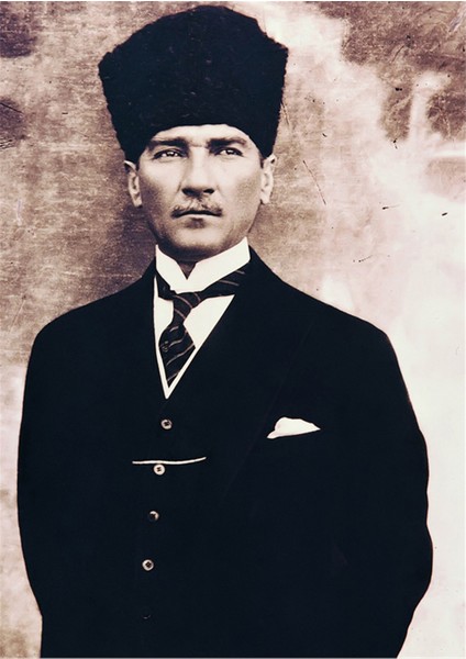Kalpaklı Atatürk Kanvas Tablo