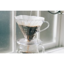 Hario V60 02 Şeffaf Plastik Dripper ve 40’lı Filtre Kağıdı Seti