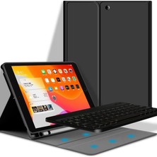 Turotto Apple iPad Pro 11 2020 3 Kameralı A2068 A2230 Seri Bluetooth Özellikli Klavyeli Kılıf- Akıllı Şarja Uyumlu Siyah